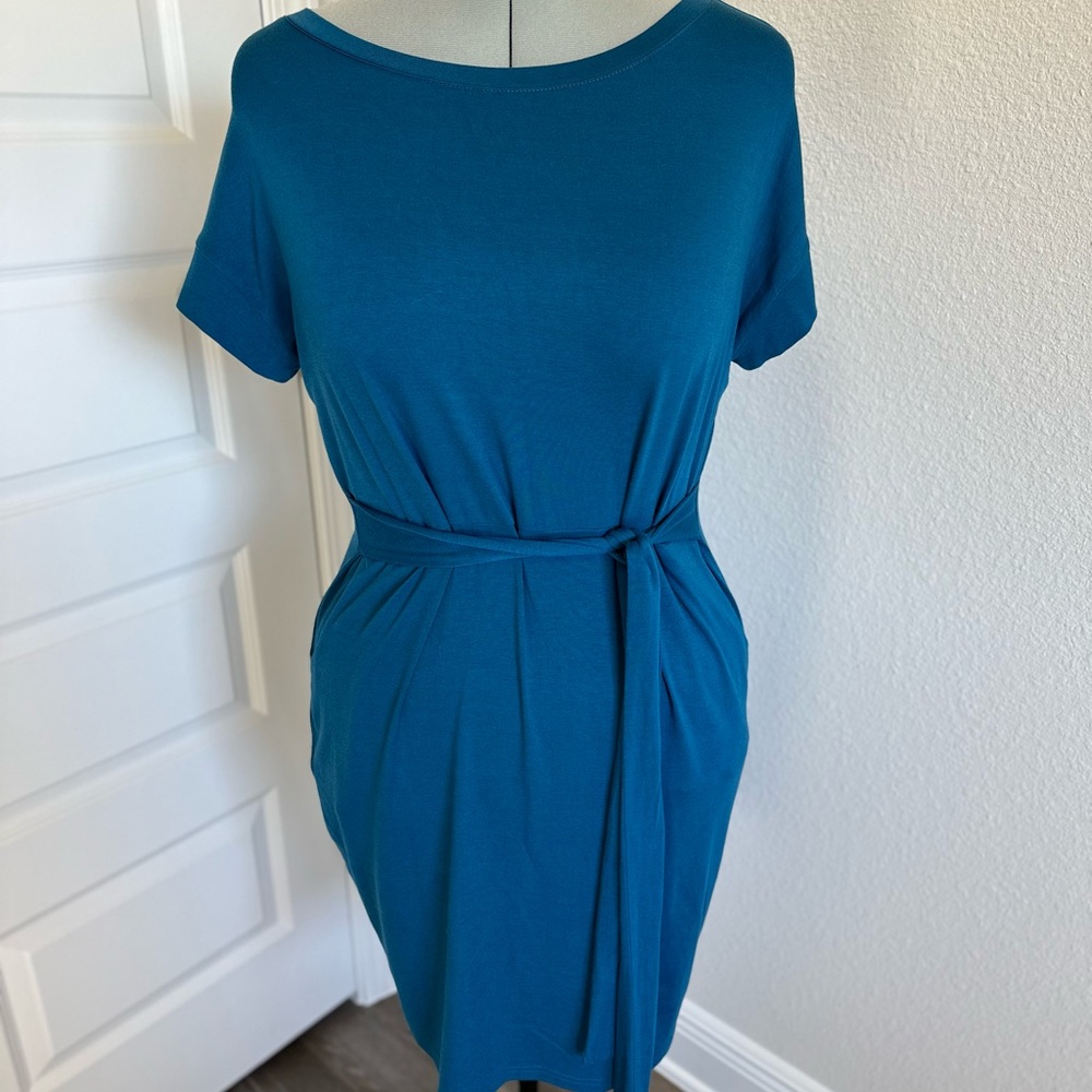 Short sleeve T-shirt dress with belt